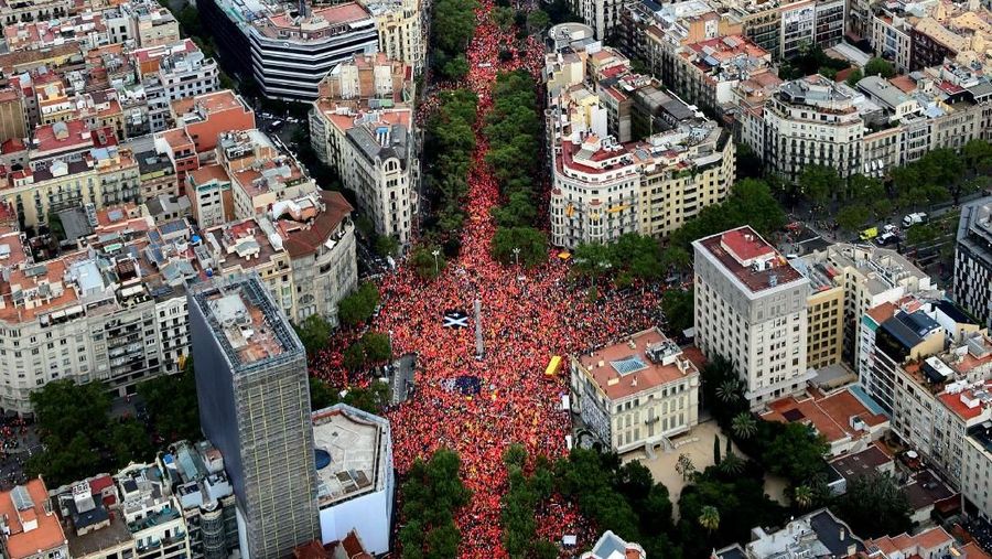 People attend a rally on Catalonia's national day 'La Diada' in Barcelona, Spain, September 11, 2018. ANC/Roser Vilallonga/Handout via REUTERS ATTENTION EDITORS - THIS IMAGE WAS PROVIDED BY A THIRD PARTY. NO RESALES. NO ARCHIVES