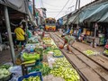Pemandangan 'Ngeri' di Pasar Kereta Api Mae Klong