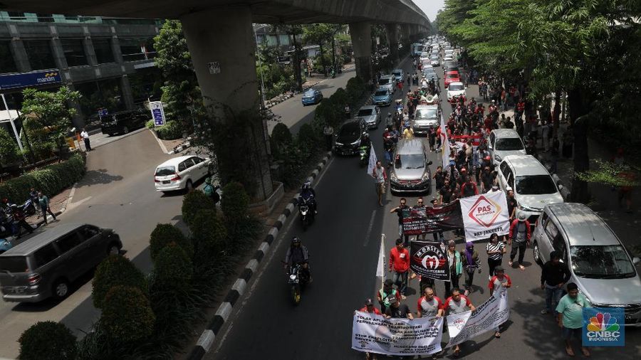 Aksi tersebut merupakan lanjutan dari demo hari senin, kemarin.