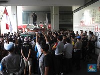 Setelah Grab, Hari Ini Driver Online Demo di Kantor Go-Jek