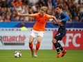 Barcelona Dianggap Tak Serius Rekrut Frenkie De Jong