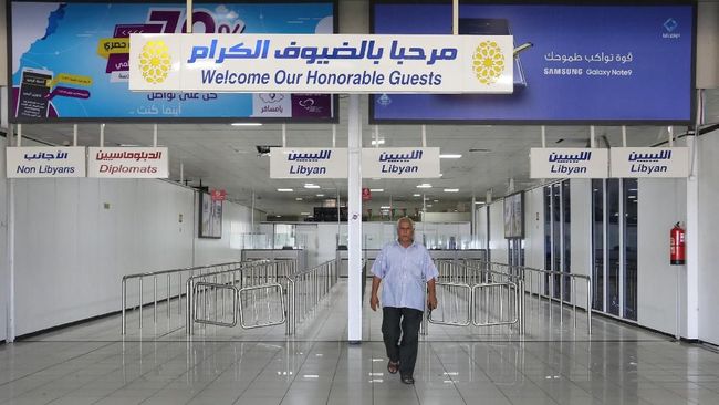 Serangan Roket di Bandara Libya, Penerbangan Dialihkan