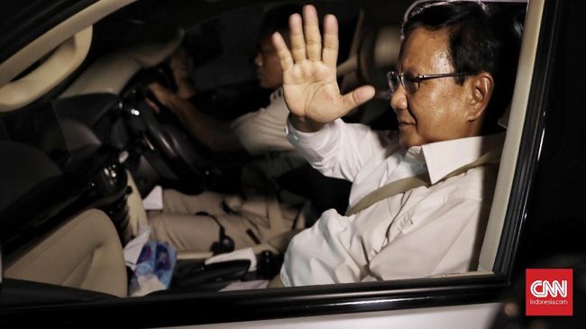 Sandiaga Cium Tangan SBY di Hadapan Prabowo