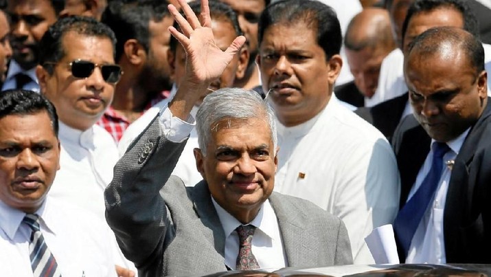 Sri Lankan Prime Minister Ranil Wickremesinghe waves at media as he leaves the 