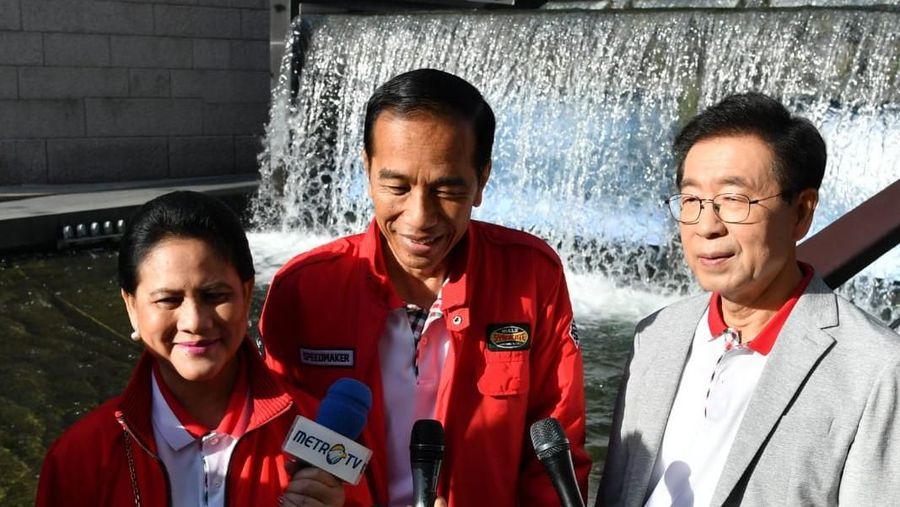 Sungai Cheonggyecheon ini juga menjadi salah satu daya tarik wisatawan lokal maupun mancanegara yang berkunjung ke Korea Selatan.
