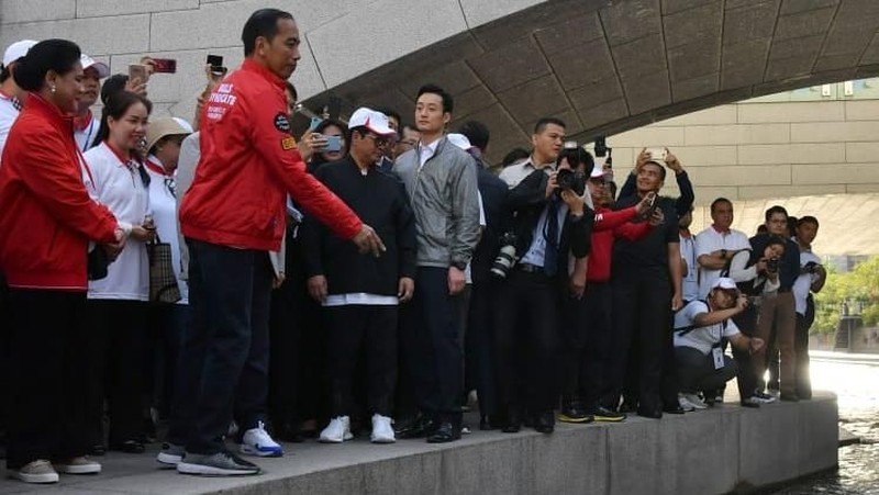 Sungai Cheonggyecheon ini juga menjadi salah satu daya tarik wisatawan lokal maupun mancanegara yang berkunjung ke Korea Selatan.
