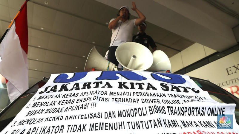 Aksi tersebut merupakan lanjutan dari demo hari senin, kemarin.