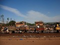FOTO: Melawan Sampah Bersama Keledai di Mali