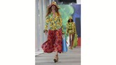 Michael Kors tampil kembali di New York Fashion Week. Dia mengangkat tema Sunny Side Up. (REUTERS/Shannon Stapleton)