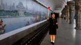Jangan pikir Korea Utara merupakan negara yang terbelakang, karena layanan keretanya cukup mumpuni untuk digunakan sebagai alat transportasi penduduknya sehari-hari.