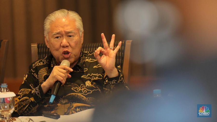 Bulog dan pemerintah berbeda pendapat soal impor beras.