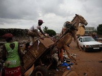 Kisah Warga Mali yang Berjuang Memerangi Sampah
