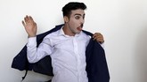 Asir pertama kali menonton Charlie Chaplin di Iran dan itu membuatnya bercita-cita menjadi komedian yang bisa menghibur orang. (REUTERS/Mohammad Ismail)
