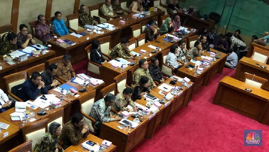 Dewan Perwakilan Rakyat (DPR) menyetujui untuk meneruskan pembahasan Rancangan Undang-undang (RUU)
