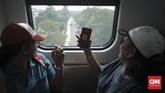 Selama ujicoba sejak 15 Agustus lalu, kereta LRT dioperasikan mulai dari pukul 14.00-17.00 WIB setiap hari Senin hingga Jumat. (CNN Indonesia/ Hesti Rika)