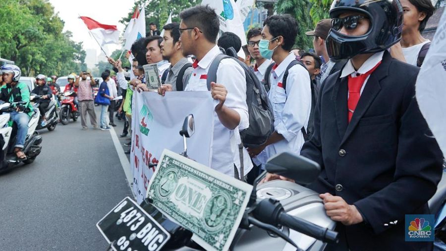 Pelemahan kurs rupiah terhadap dolar Amerika Serikat (AS) berkurang saat ini.