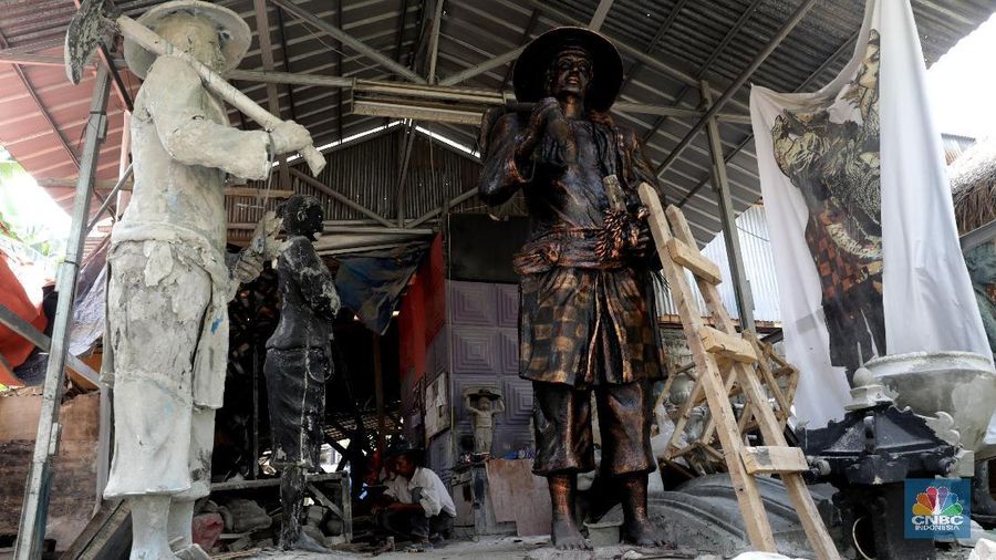 Ukuran patung raksasa ini sampai 10 meter dan telah dijual hingga luar negeri.