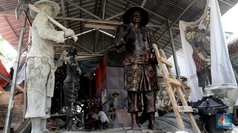 Ukuran patung raksasa ini sampai 10 meter dan telah dijual hingga luar negeri.
