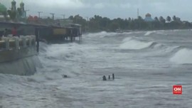 VIDEO: Karena Cuaca Buruk, Pantai Mampie Sepi Pengunjung