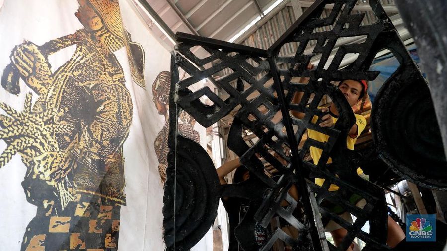 Ukuran patung raksasa ini sampai 10 meter dan telah dijual hingga luar negeri.
