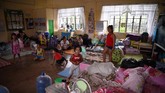Presiden Rodrigo Duterte pun memimpin langsung rapat komando darurat untuk mempersiapkan Filipina menghadapi topan super Mangkhut. (AFP Photo/Ted Aljibe)
