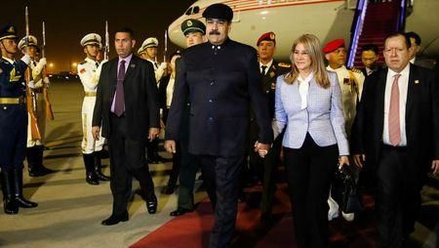 Tetapi, Maduro juga mengatakan dia terbuka terhadap kemungkinan perundingan dengan pemimpin AS dan musuh domestiknya sendiri.