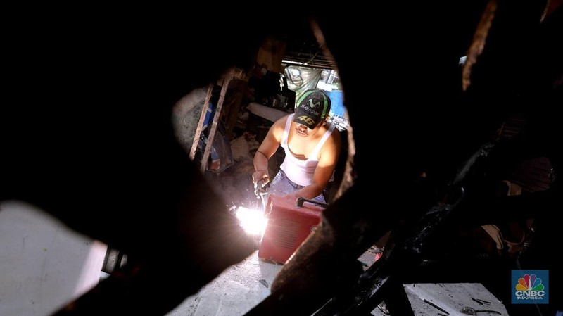 Ukuran patung raksasa ini sampai 10 meter dan telah dijual hingga luar negeri.