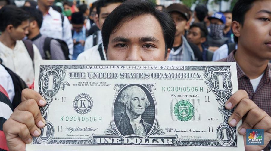 Dolar AS masih nyaman di kisaran Rp 14.100, bahkan mulai mengendus level Rp 14.200.