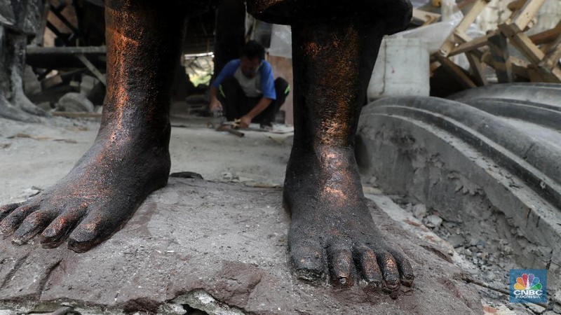 Ukuran patung raksasa ini sampai 10 meter dan telah dijual hingga luar negeri.