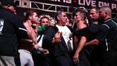 Tarung ulang Canelo Alvarez vs Gennady Golovkin semula dijadwalkan pada 5 Mei lalu. Namun, pertarungan terpaksa ditunda karena Canelo tersandung masalah doping. (Al Bello/Getty Images/AFP)