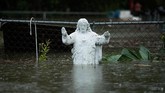 Hujan, angin, dan banjir melanda wilayah Carolina pada akhir pekan ini dibawa oleh Badai Florence yang dikategorikan sebagai hurikan level 1. Ratusan ribu orang pun harus bersiap-siap menghadapi badai ini dengan sebagian di antara mereka harus mengungsi. (Chip Somodevilla/Getty Images/AFP)