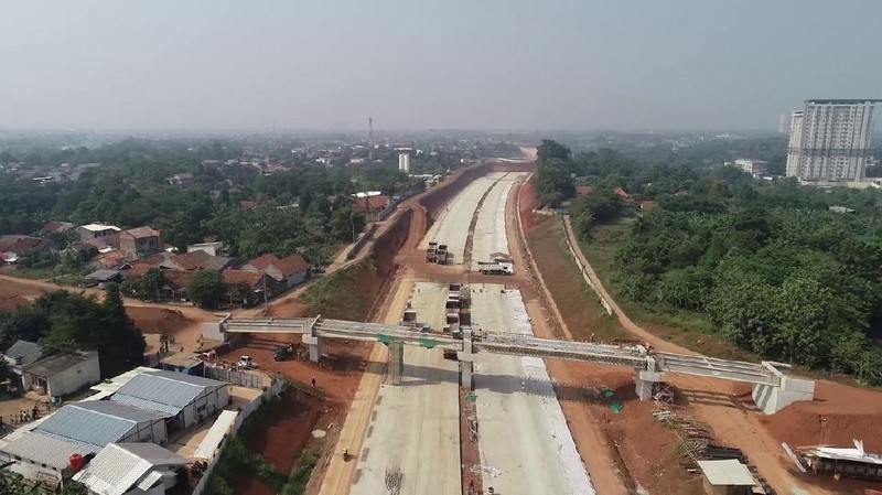 Jalan Tol Cinere-Serpong memiliki panjang 10,14 km dan ditargetkan beroperasi pada Semester I Tahun 2019.