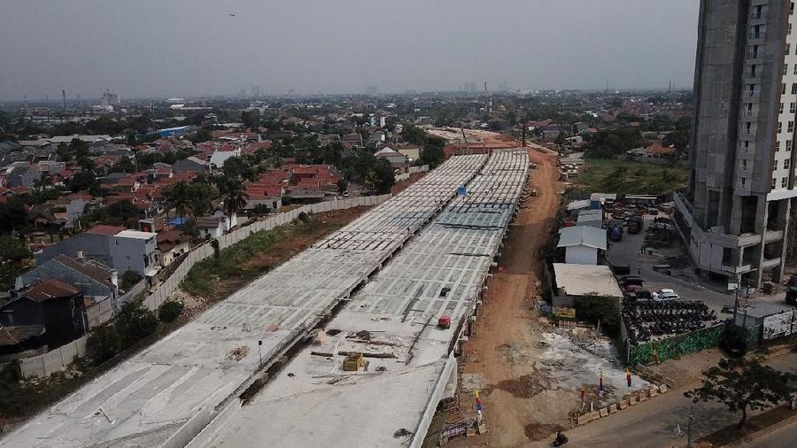 Jalan Tol Cinere-Serpong memiliki panjang 10,14 km dan ditargetkan beroperasi pada Semester I Tahun 2019.