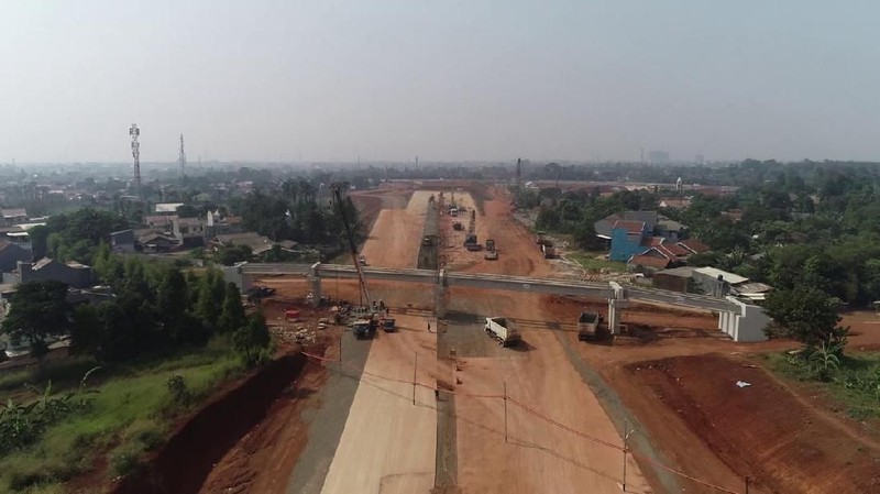 Jalan Tol Cinere-Serpong memiliki panjang 10,14 km dan ditargetkan beroperasi pada Semester I Tahun 2019.