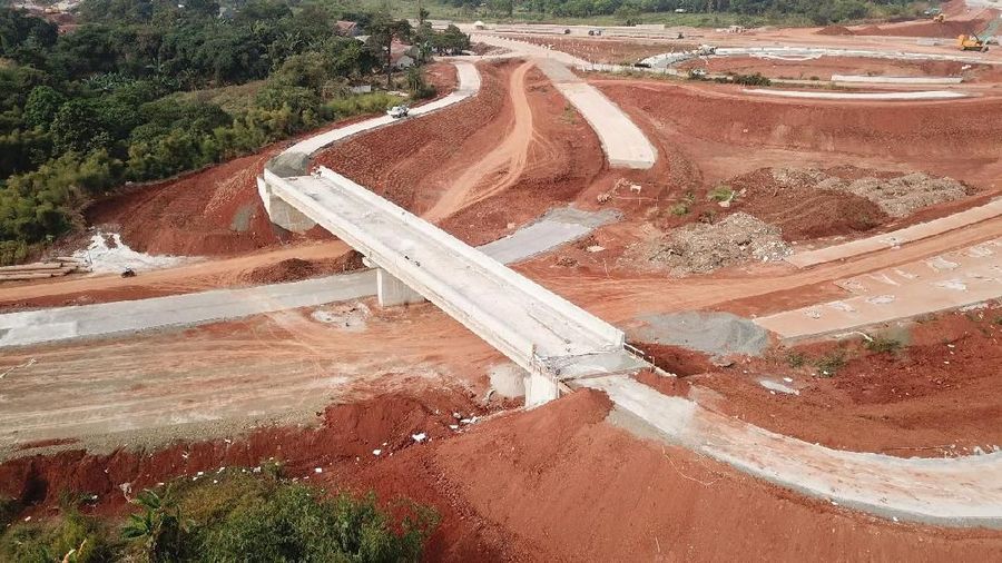 Jalan Tol Cinere-Serpong memiliki panjang 10,14 km dan ditargetkan beroperasi pada Semester I Tahun 2019.