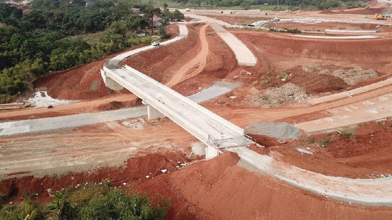 Jalan Tol Cinere-Serpong memiliki panjang 10,14 km dan ditargetkan beroperasi pada Semester I Tahun 2019.
