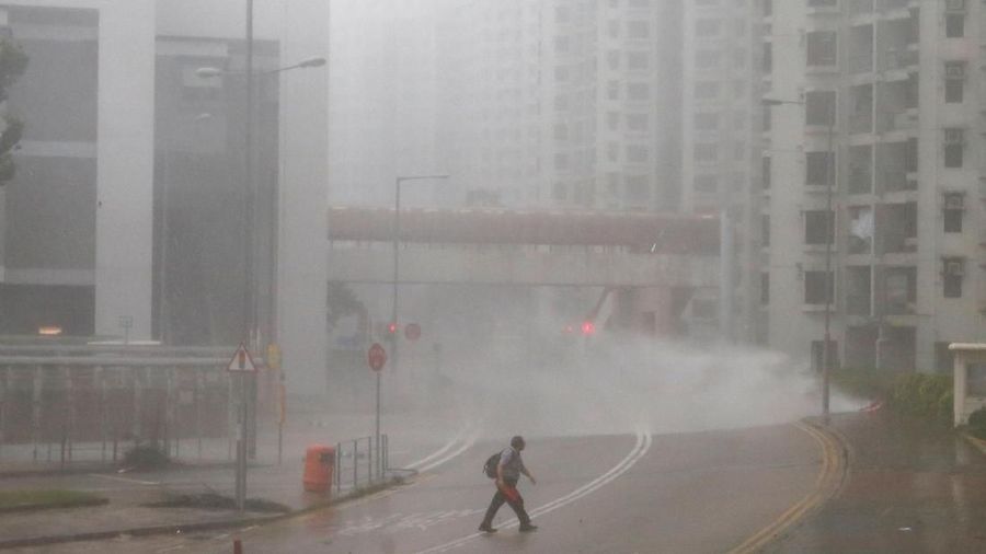 Badai Mangkhut dianggap sebagai yang terkuat di wilayah ini, kekuatan angin kencang lebih dari 200 kilometer per jam (125 mph)