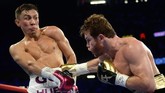 Canelo Alvarez menang angka dengan skor 115-113, 115-113, dan 114-114. (Joe Camporeale-USA TODAY Sports)