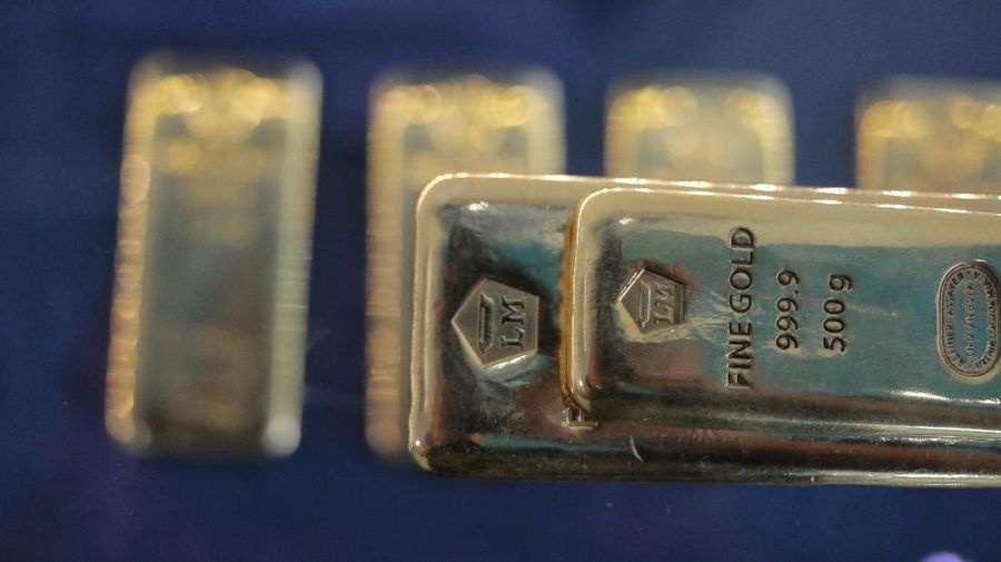 Harga emas logam mulia acuan yang diproduksi Antam turun Rp 3.000 menjadi Rp 614.000 per gram.