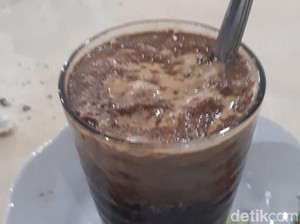 Slurpp! Gurih Creamy Racikan Teh Talua Khas Sumatera Barat