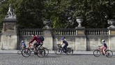 Menteri, walikota, dan tokoh politik akan bersama dengan sektor swasta juga akan ikut serta dalam program sharing transportasi ini. (REUTERS/Eric Vidal)
