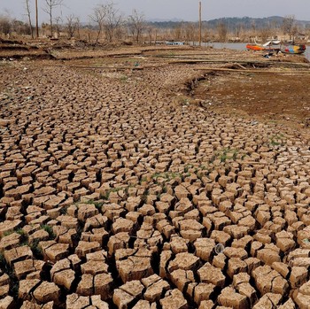 'Kota Mati' Waduk Jatigede yang Kering Akibat Kemarau