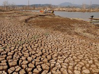 'Kota Mati' Waduk Jatigede yang Kering Akibat Kemarau