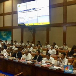 DPR Pertanyakan Alasan di Balik Pembatalan Kenaikan Premium