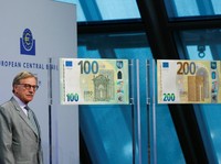 Euro Ambles 1% Lebih, Sentuh Terendah dalam 3 Tahun