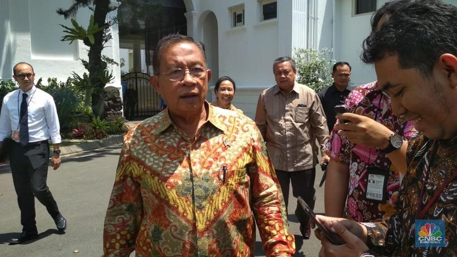 Menteri Koordinator Bidang Perekonomian Darmin Nasution mengatakan pertemuan membahas situasi perekonomian terkini.