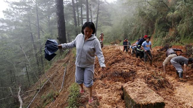 Jelang Angin Kencang Amang, Ribuan Warga Filipina Dievakuasi
