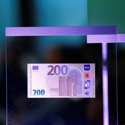 Investor 'Menghukum' Italia