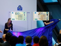 Eropa Jadi Episentrum COVID-19, Euro Terkapar Lawan Dolar AS