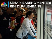 Ngobrol Sambil Naik LRT Palembang Bareng Menteri Rini